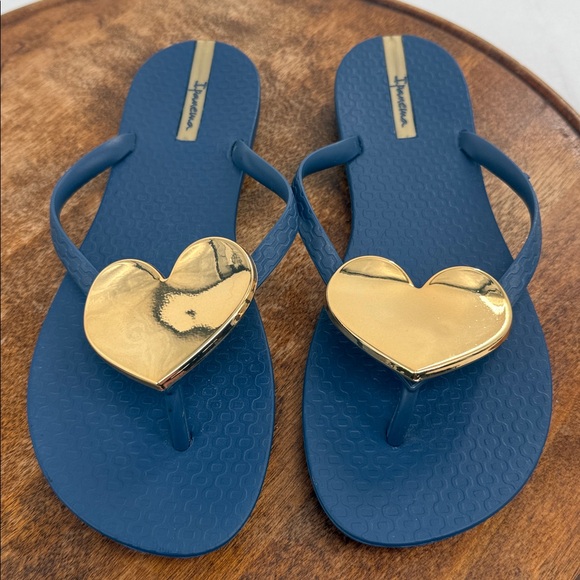 Ipanema Sandals Wm 8 Blue Gold Heart Flip Flop Thong Beach Wedding - Picture 1 of 8